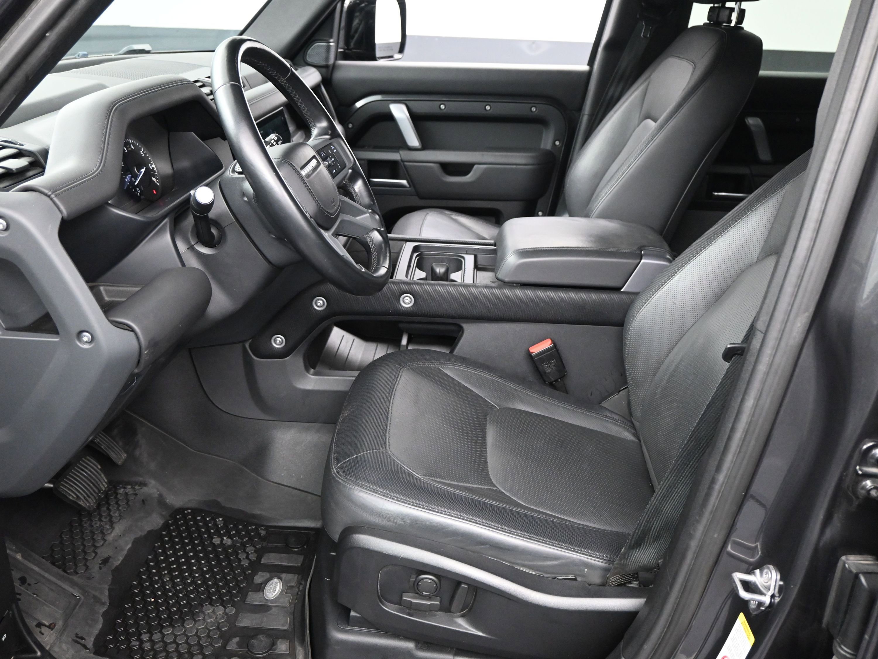 Used 2023 Land Rover Defender 110 X-Dynamic SE image 5