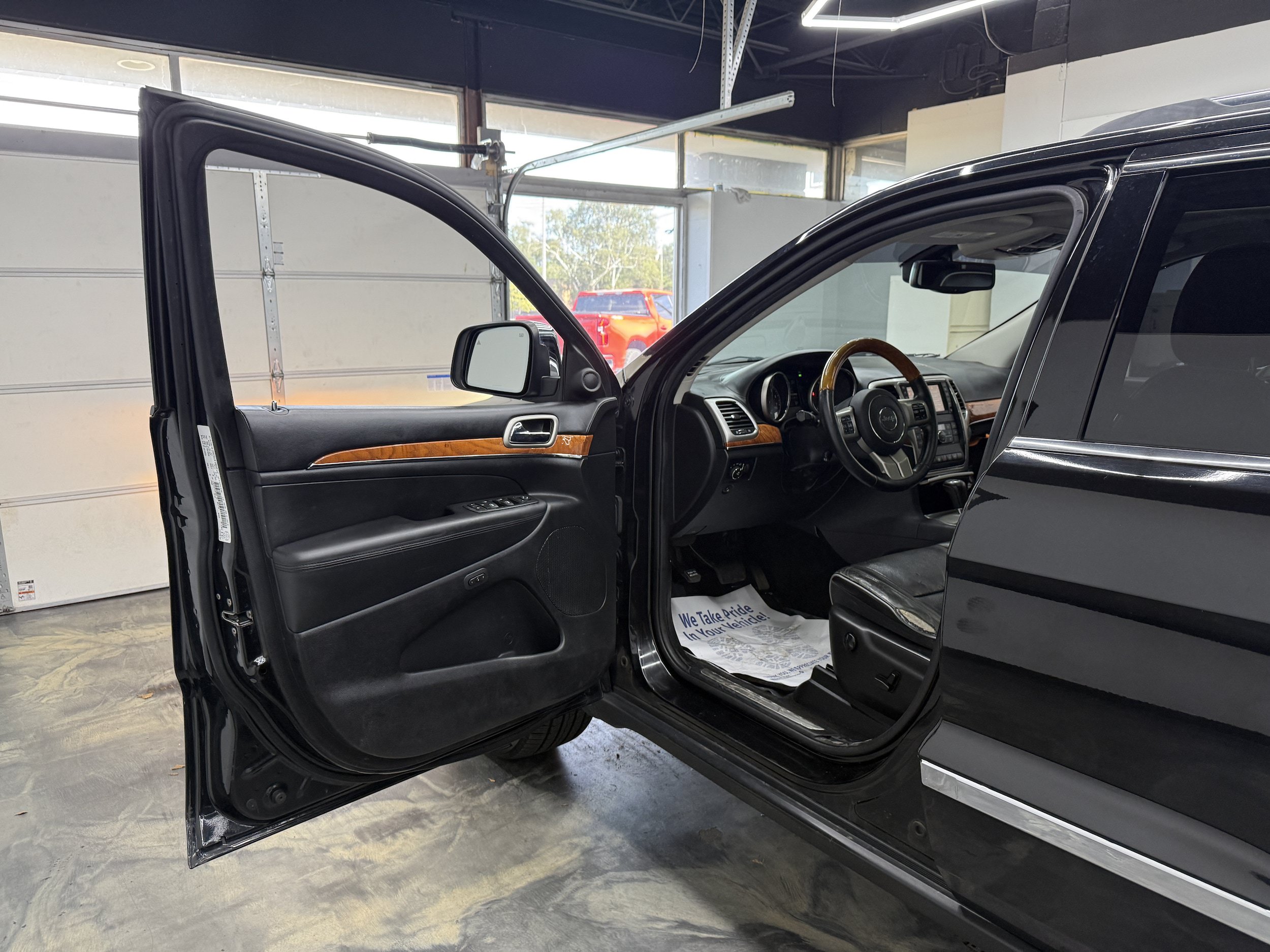 Used 2012 Jeep Grand Cherokee Overland AWD/4WD image 9