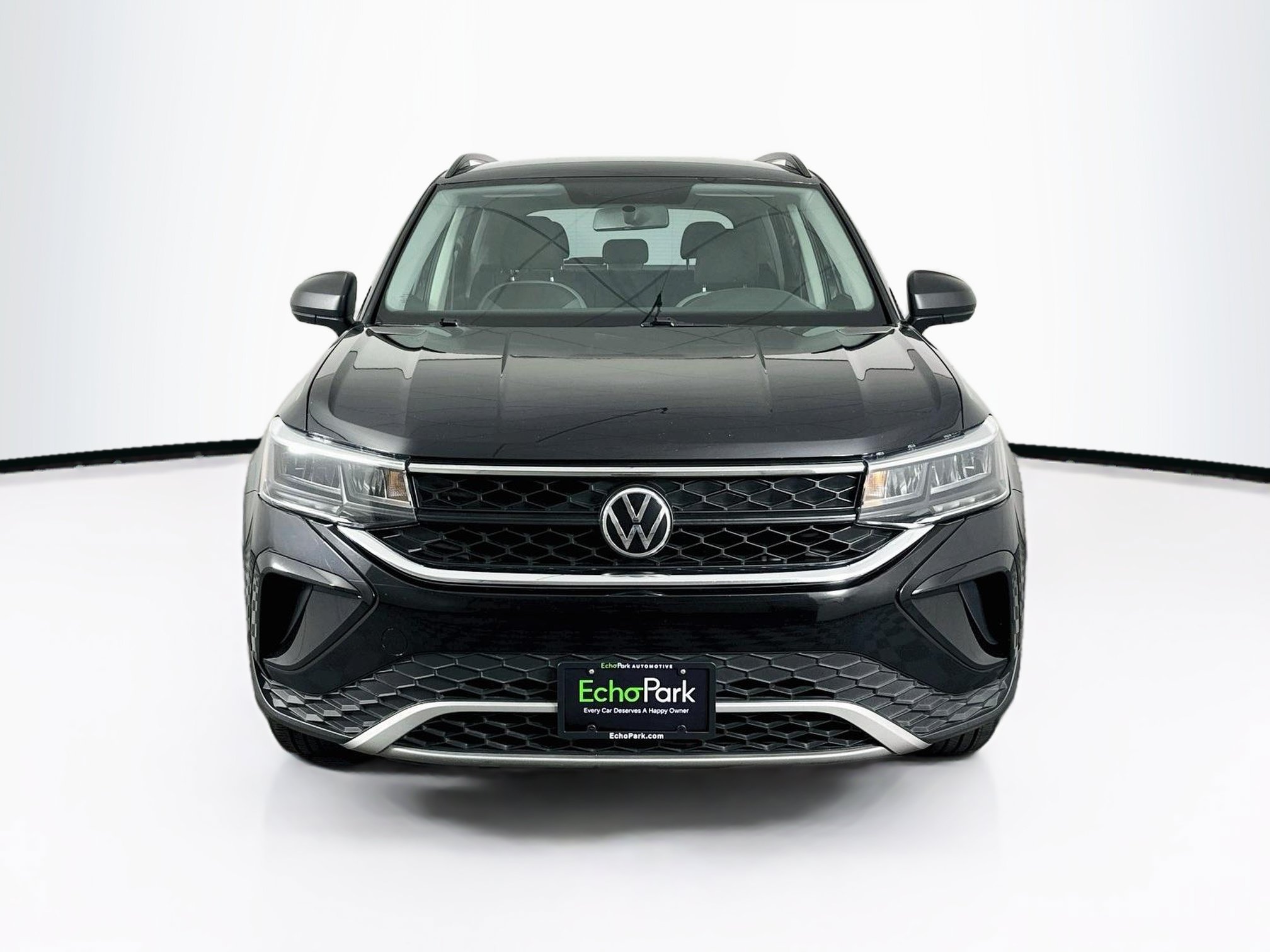Used 2022 Volkswagen Taos S FWD image 2