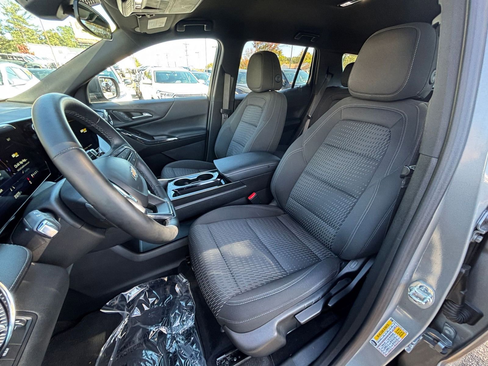 Used 2025 Chevrolet Equinox LT image 36