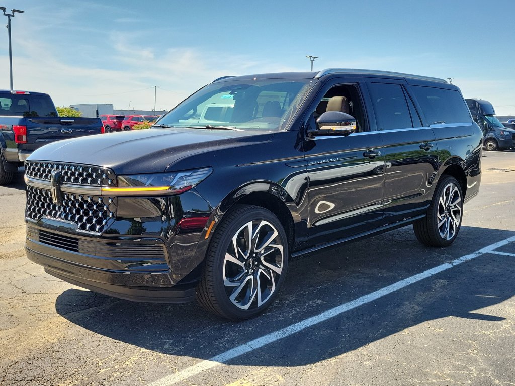 New 2026 Lincoln Navigator L Black Label AWD/4WD image 8