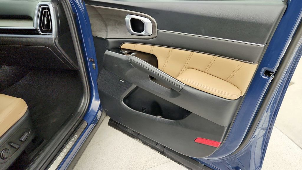 Used 2024 Kia Sorento SX Prestige w/ Olive Brown Leather Package image 26