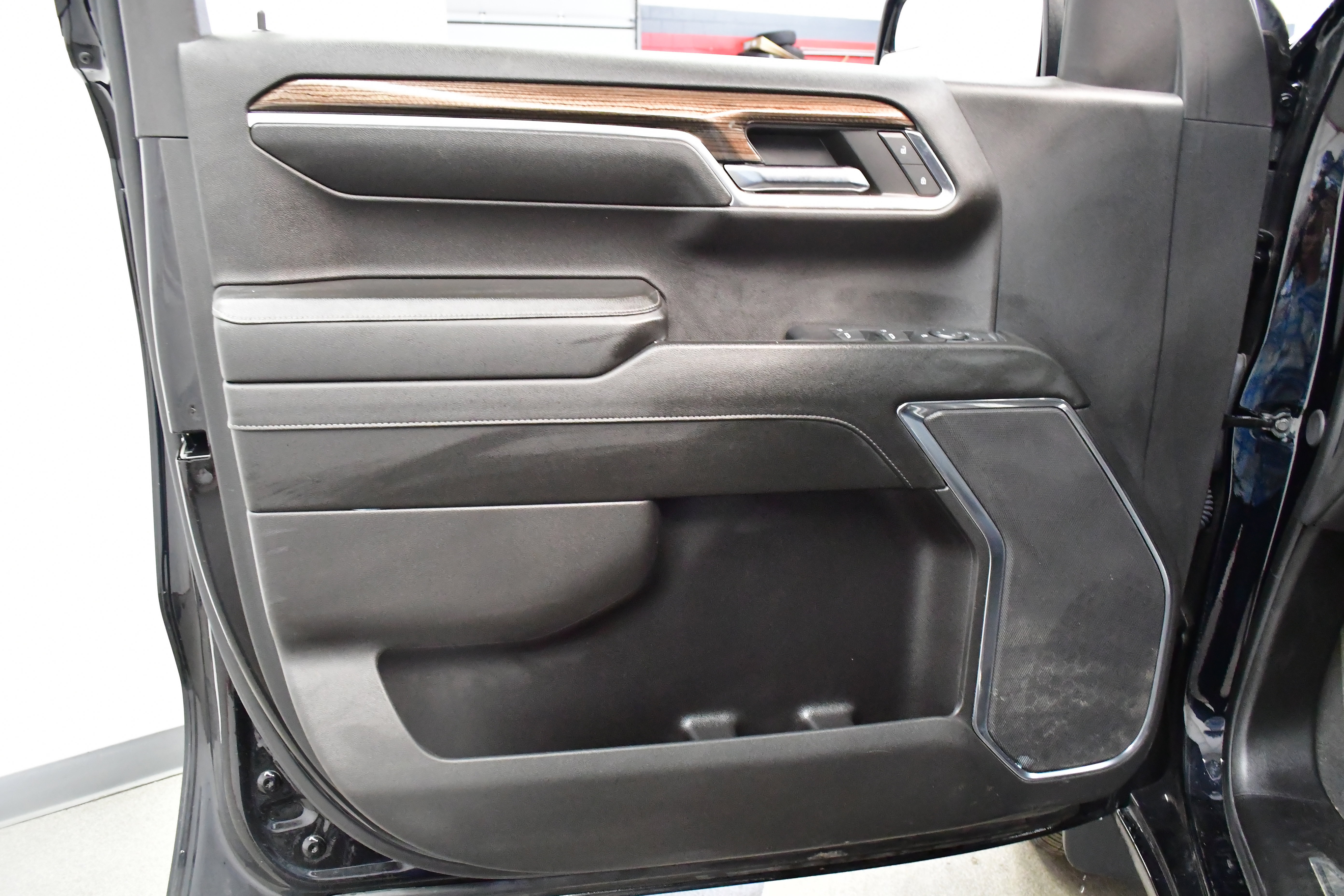 Used 2024 Chevrolet Silverado 1500 LT AWD/4WD image 17