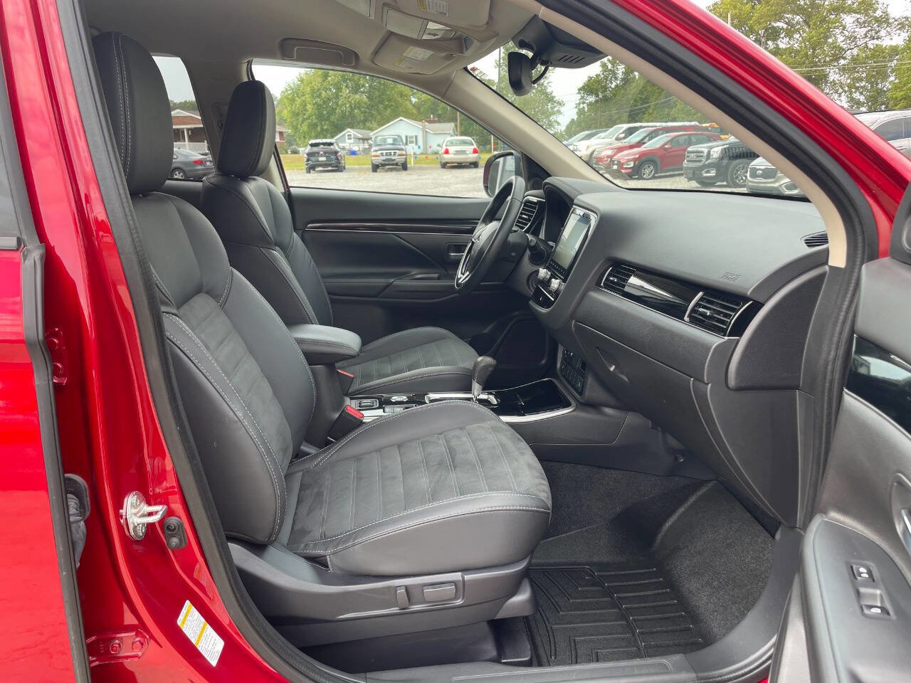 Used 2020 Mitsubishi Outlander SE image 14
