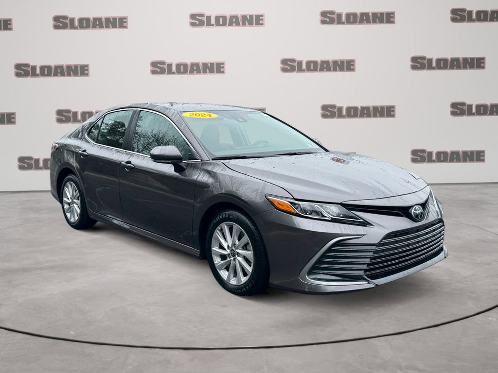 Used 2024 Toyota Camry LE image 7