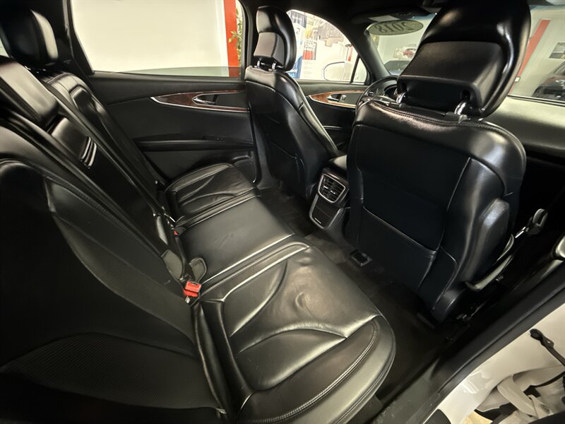 Used 2018 Lincoln MKX Select w/ Select Plus Package FWD image 24