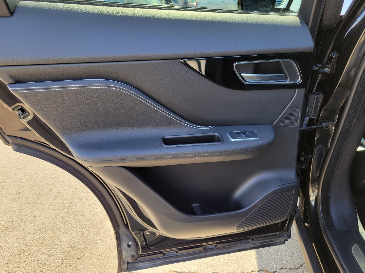 Used 2019 Jaguar F-PACE R-Sport AWD/4WD image 14