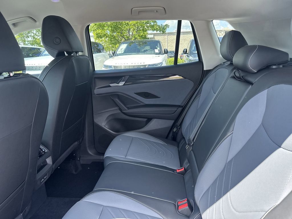 New 2025 Volkswagen Tiguan SE image 12