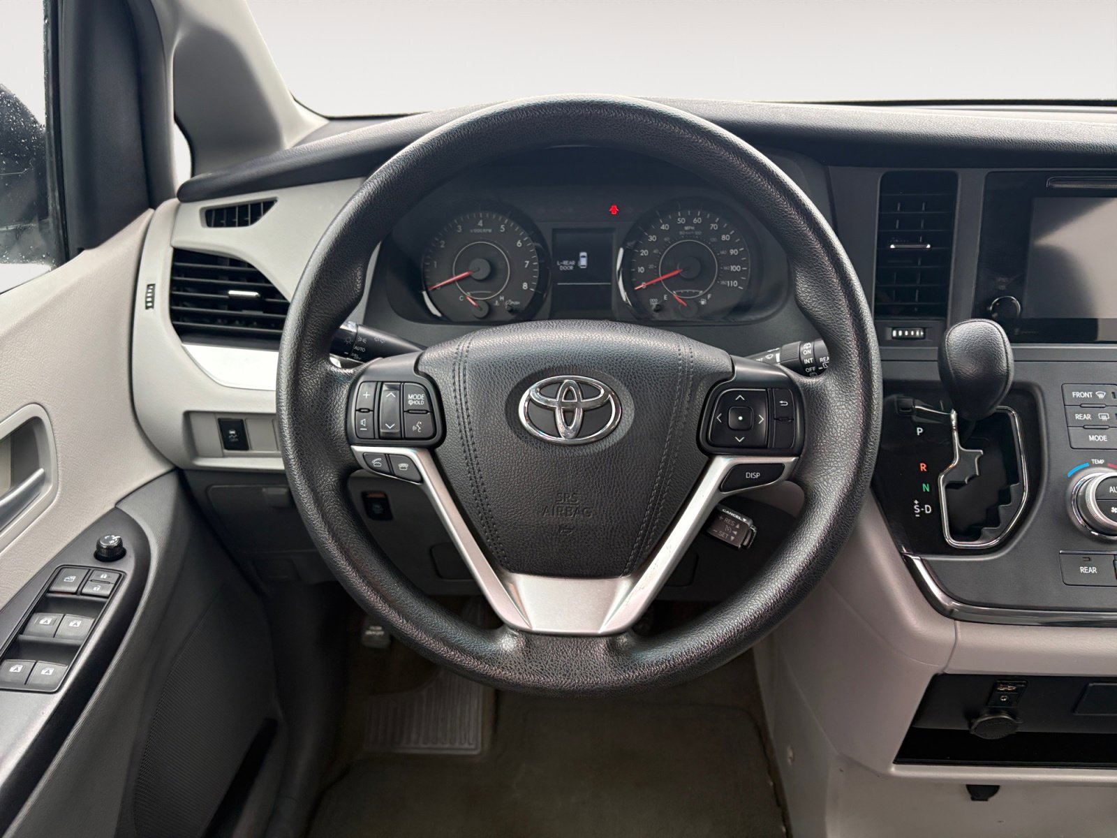 Used 2015 Toyota Sienna LE image 14