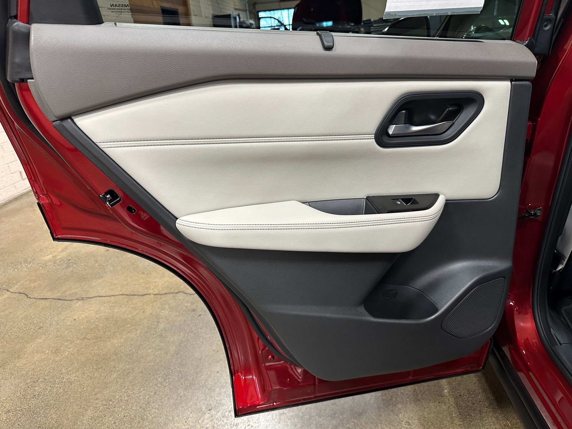 Used 2023 Nissan Rogue SL w/ SL Premium Package image 25