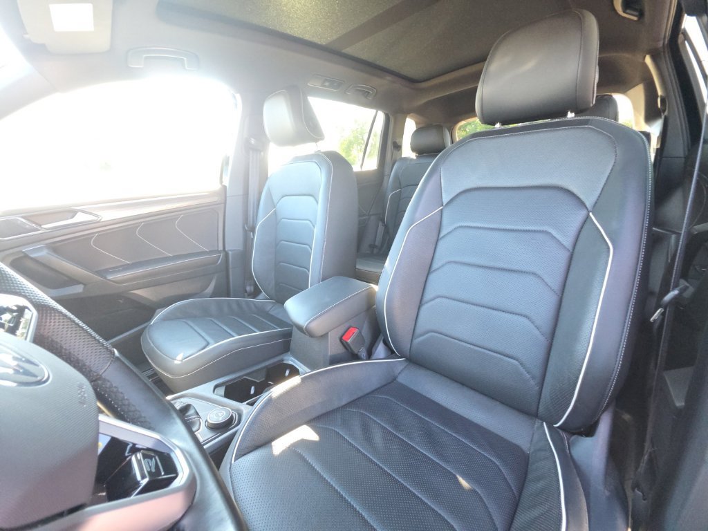 Used 2023 Volkswagen Tiguan SEL R-Line AWD/4WD image 11