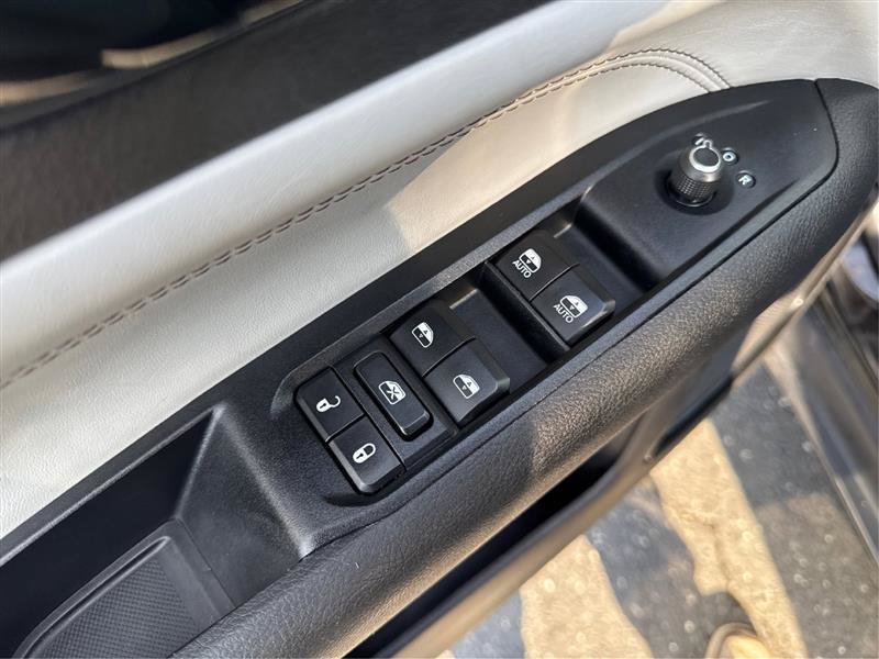 Used 2022 Jeep Compass Limited AWD/4WD image 32