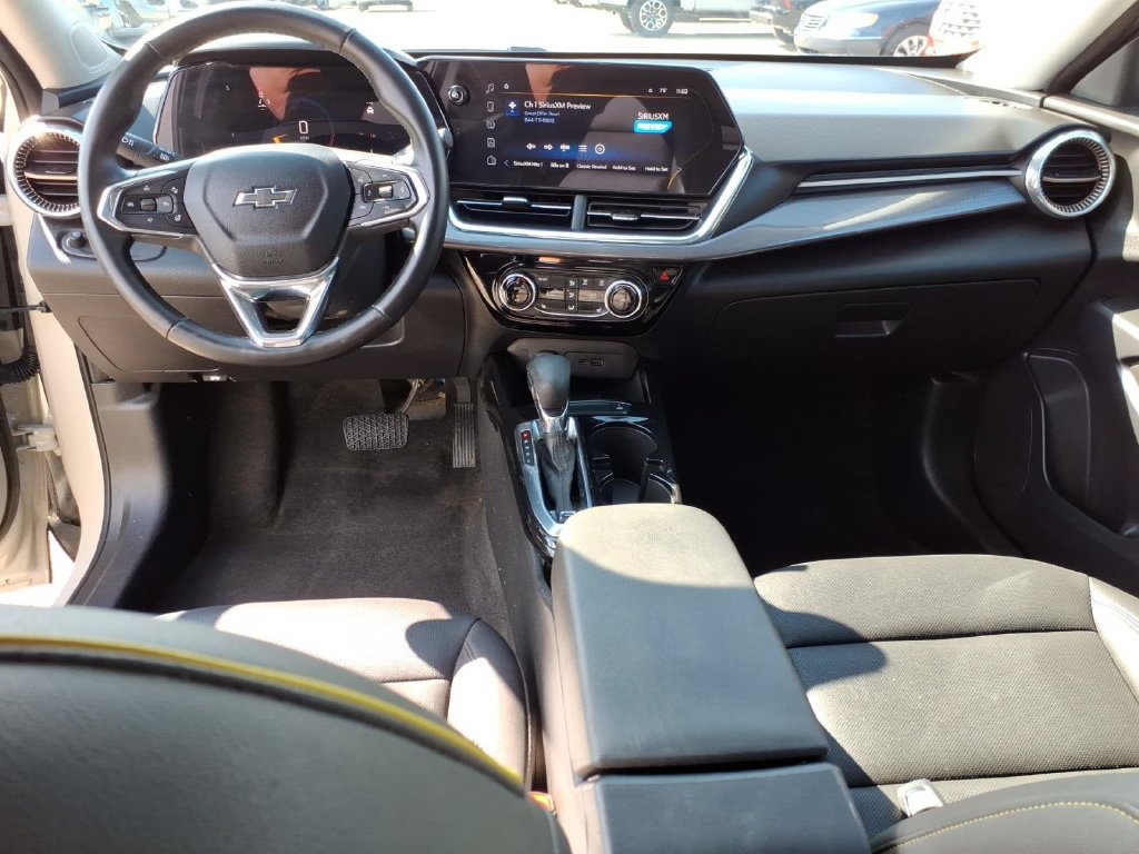 Used 2026 Chevrolet Trax ACTIV w/ Sunroof Package FWD image 13