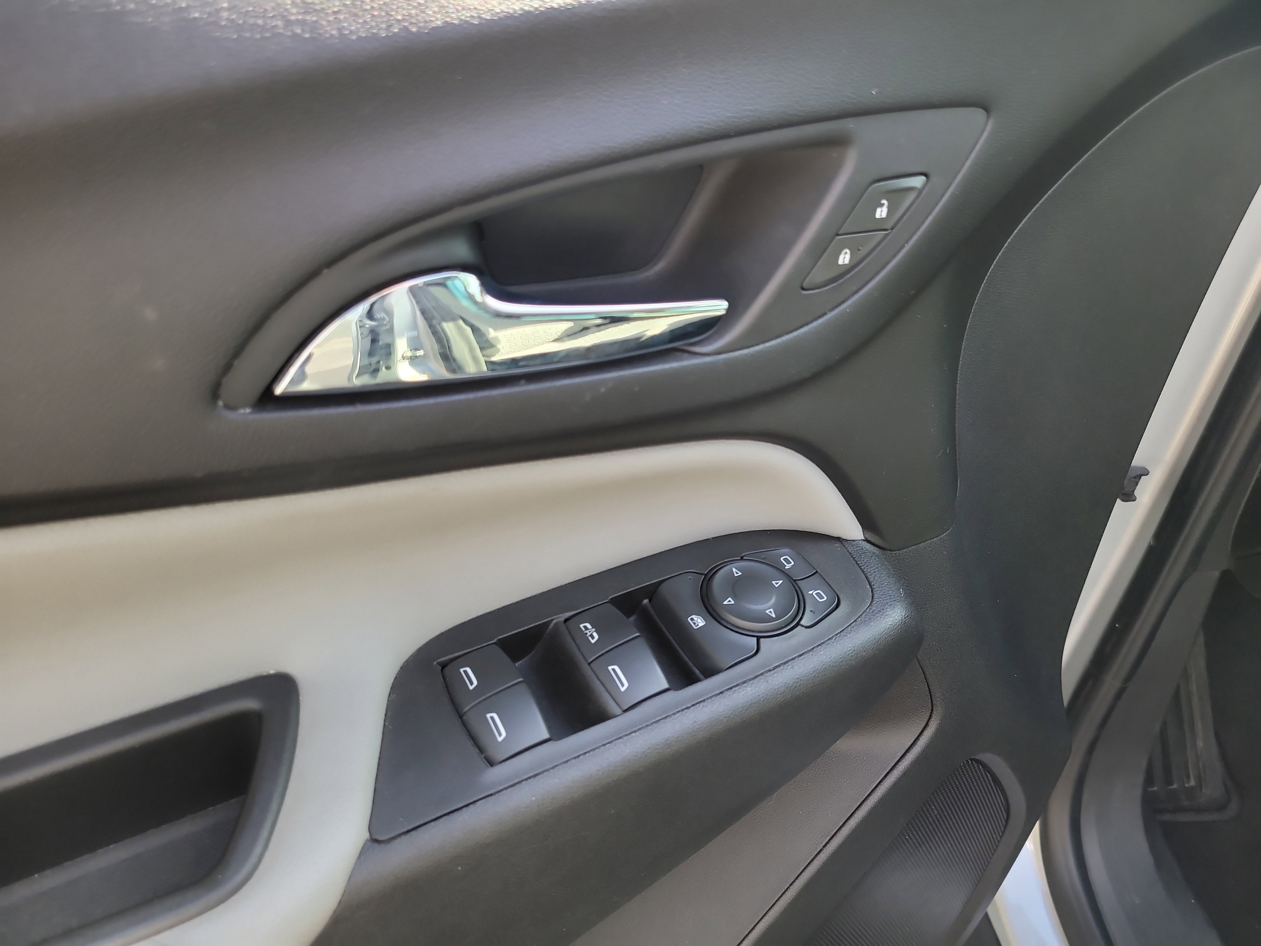 Used 2022 Chevrolet Equinox LS FWD image 19