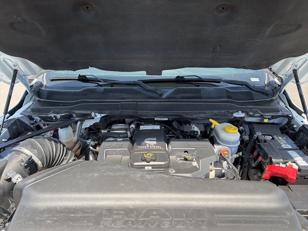 Used 2024 RAM 3500 Tradesman w/ Chrome Appearance Group AWD/4WD image 8