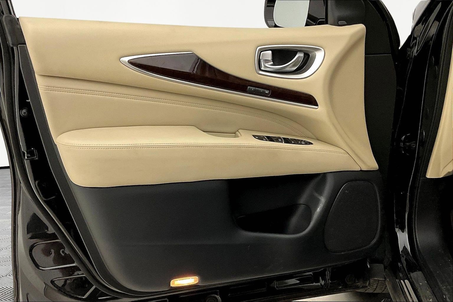 Used 2018 INFINITI QX60 Luxe w/ Deluxe Technology Package image 19