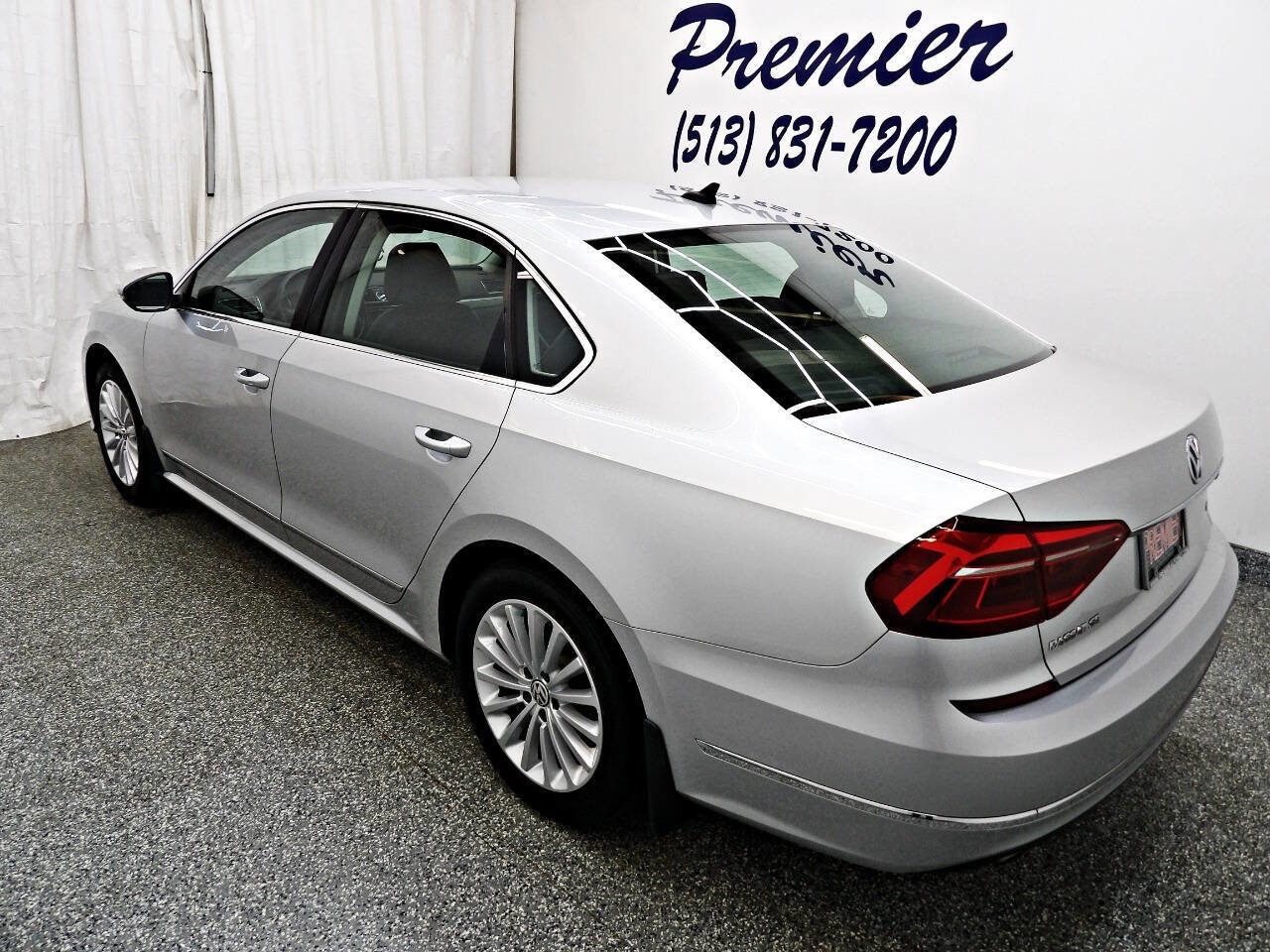 Used 2017 Volkswagen Passat 1.8T SE image 4