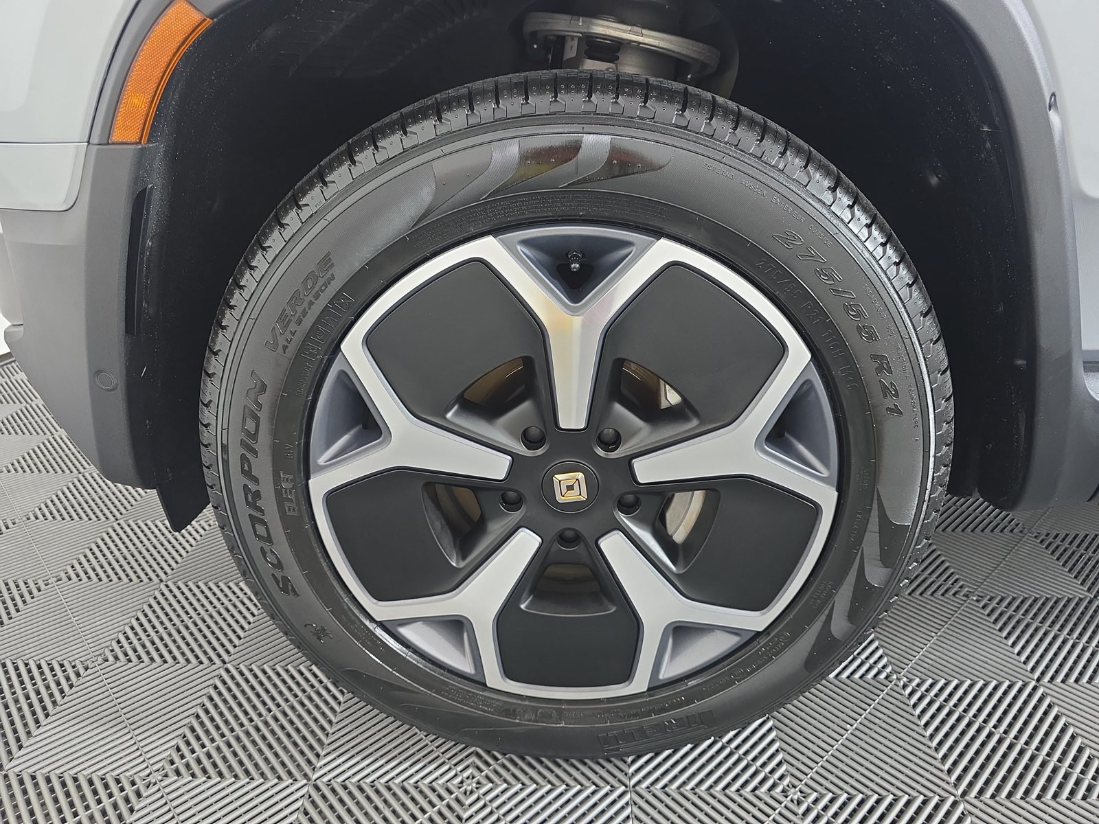 Used 2024 Rivian R1T Adventure Dual AWD/4WD image 9