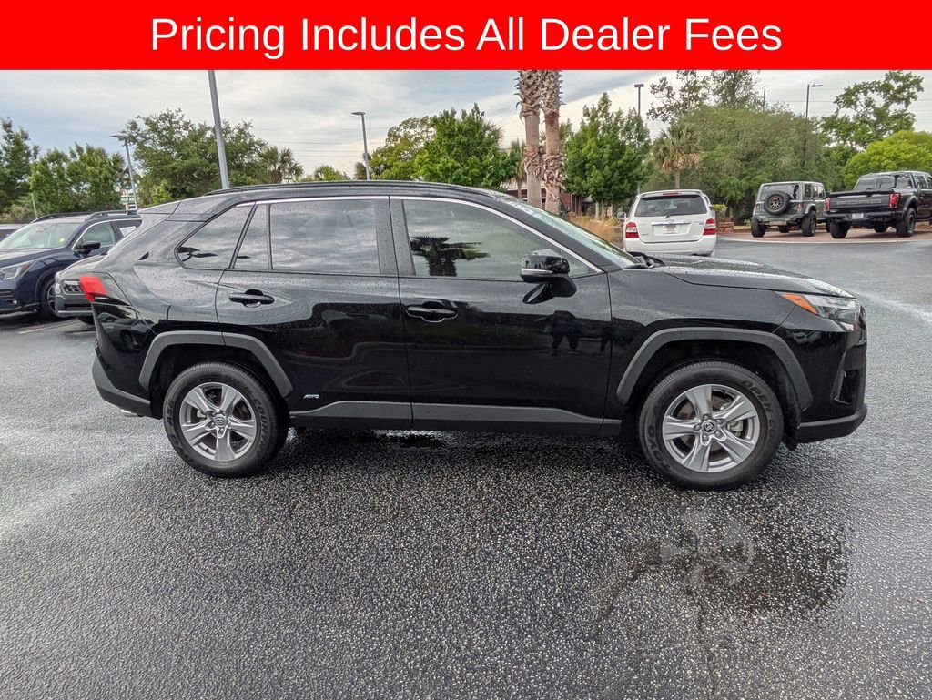 Used 2025 Toyota RAV4 XLE AWD/4WD image 4