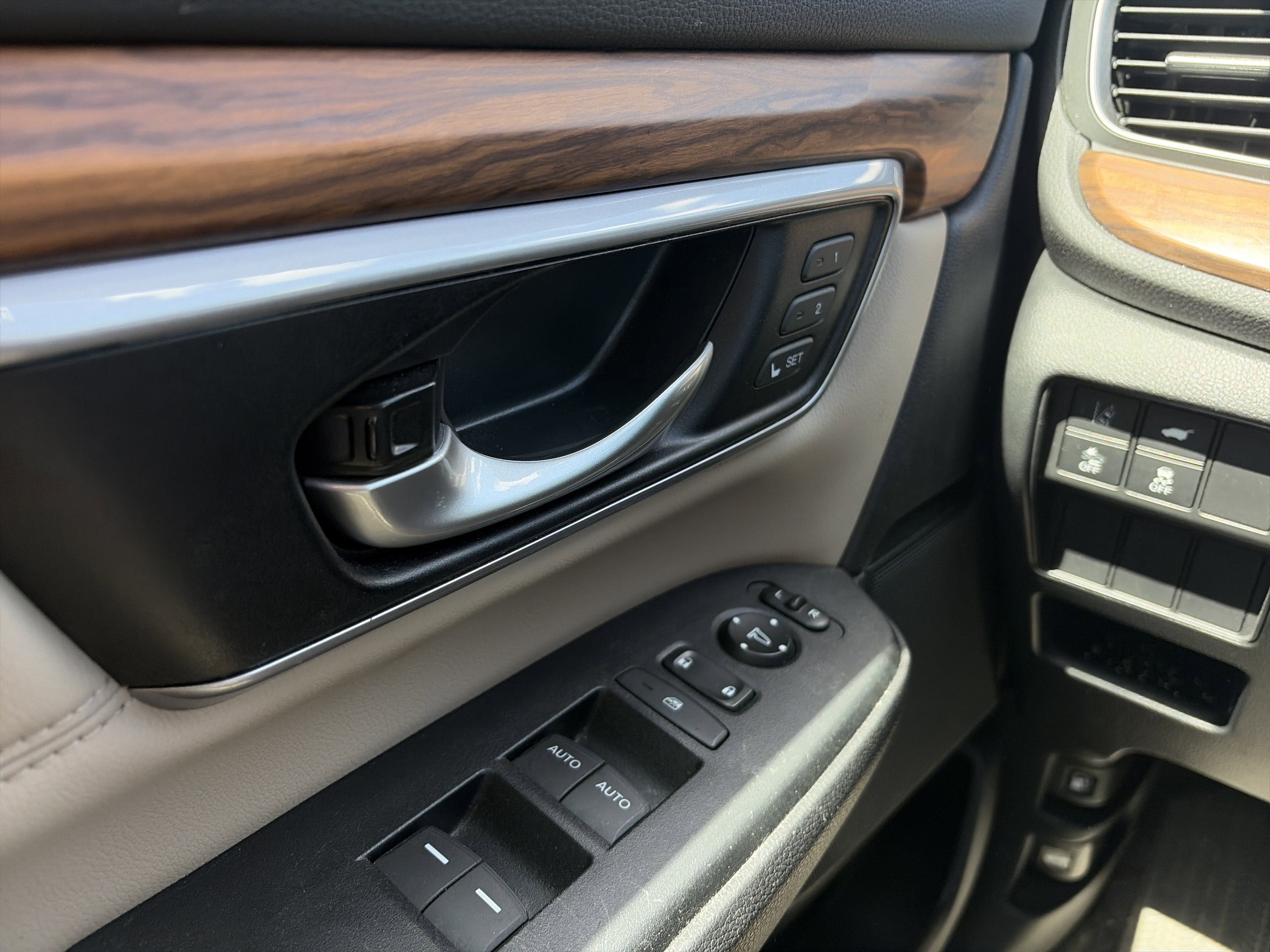 Used 2017 Honda CR-V EX-L image 26