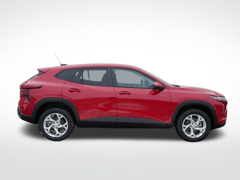 New 2026 Chevrolet Trax LS w/ LS Convenience Package FWD image 2