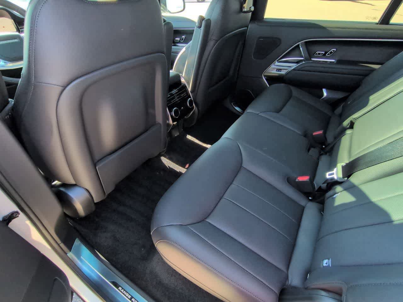 New 2026 Land Rover Range Rover Long Wheelbase SE image 18