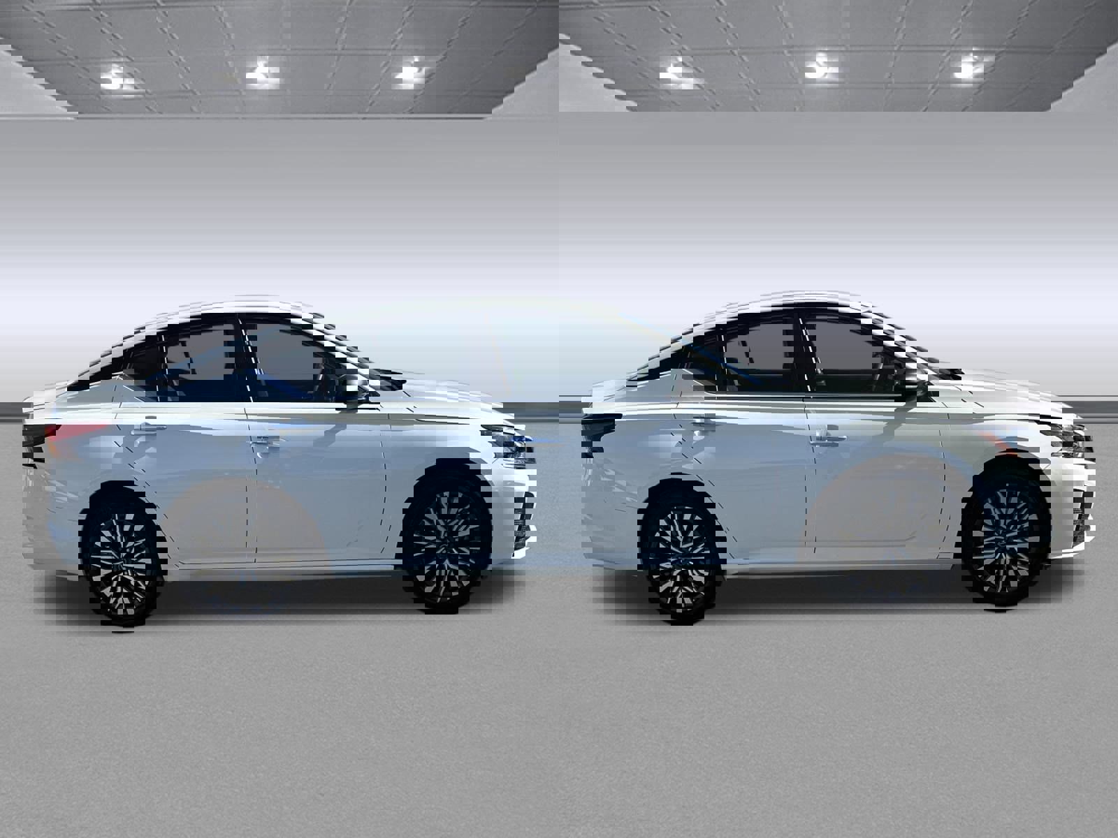 Used 2025 Nissan Altima 2.5 SV image 2