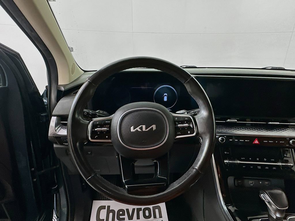 Used 2023 Kia Carnival SX Prestige image 11