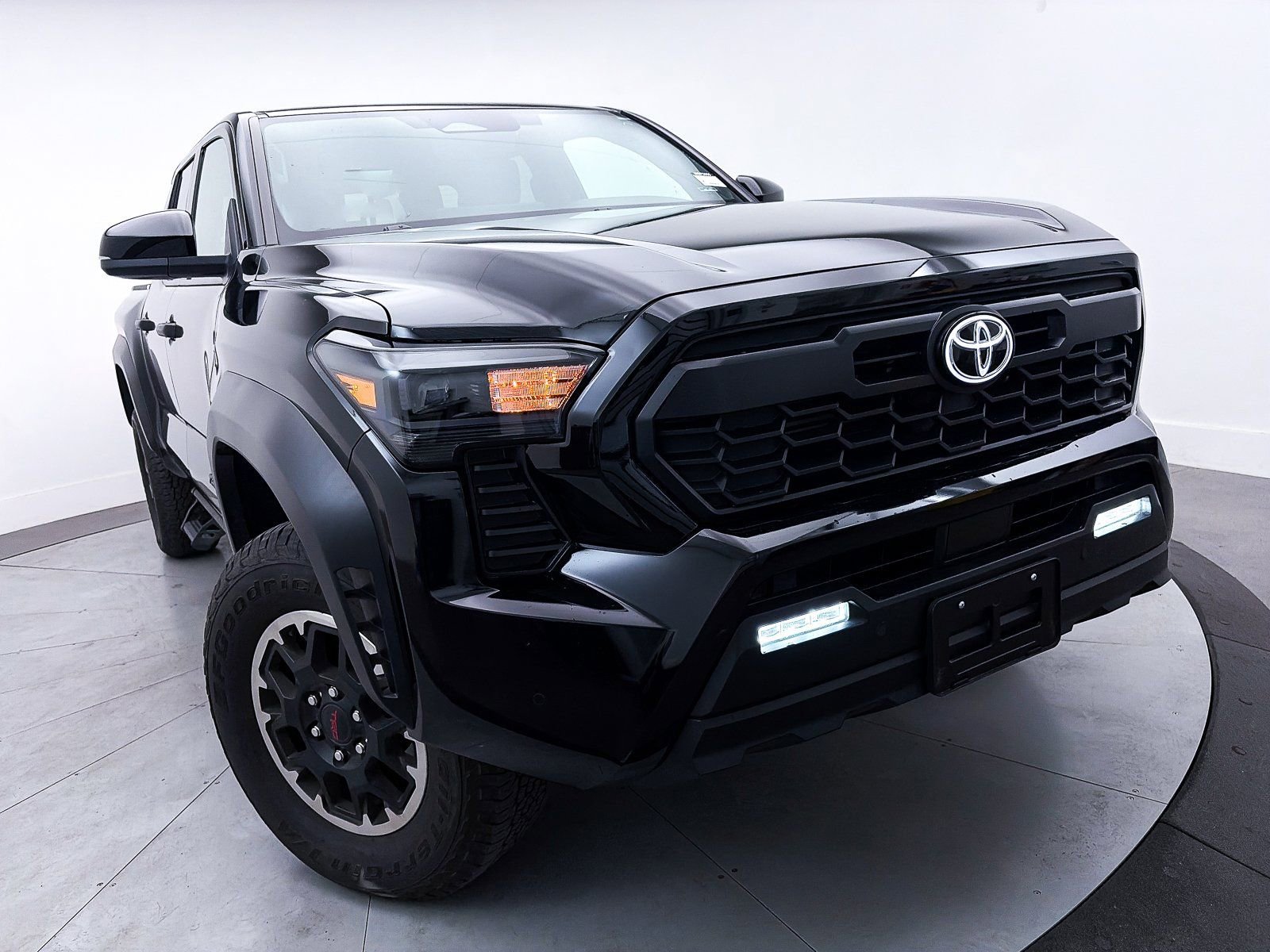 Used 2024 Toyota Tacoma TRD Off-Road w/ TRD Off Road Upgrade Package image 3