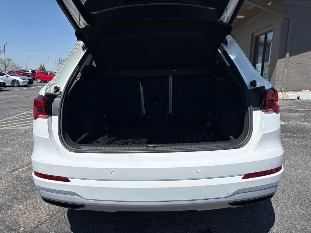Used 2020 Audi Q3 2.0T Premium w/ Convenience Package AWD/4WD image 9