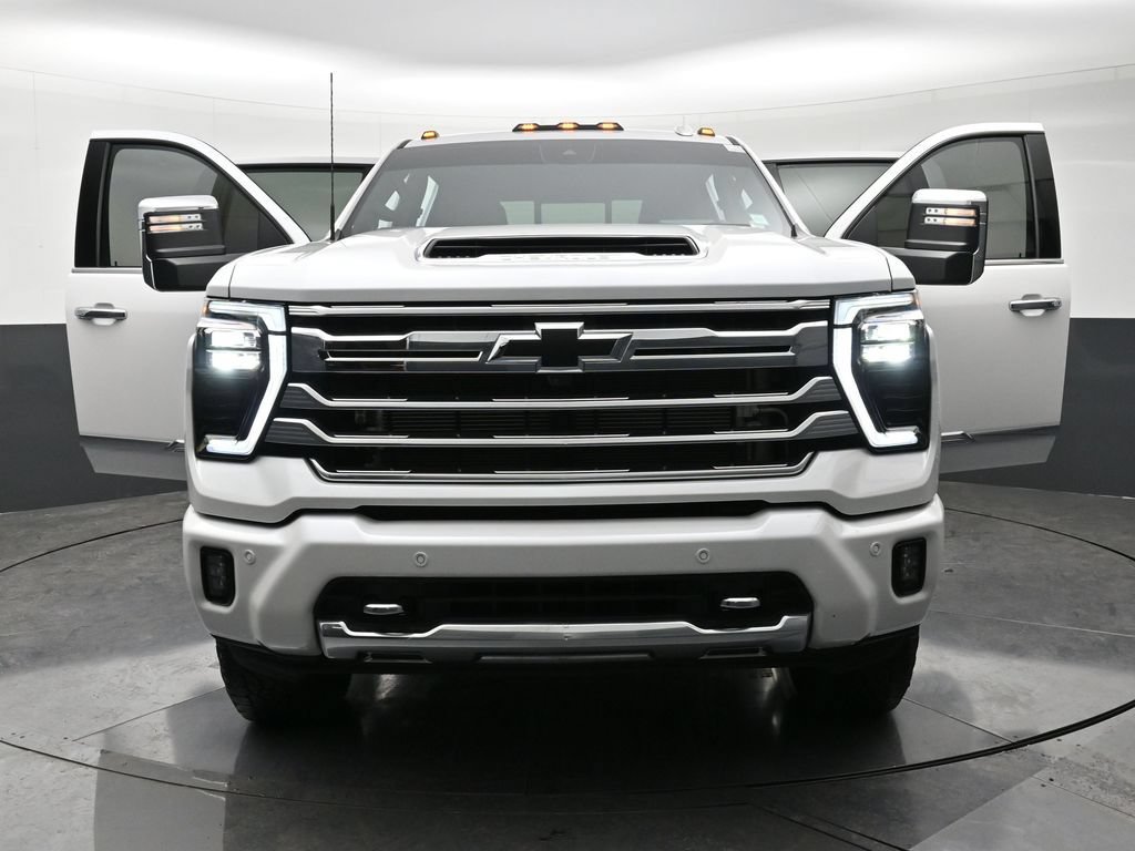 Used 2025 Chevrolet Silverado 2500 High Country w/ High Country Premium Package AWD/4WD image 30