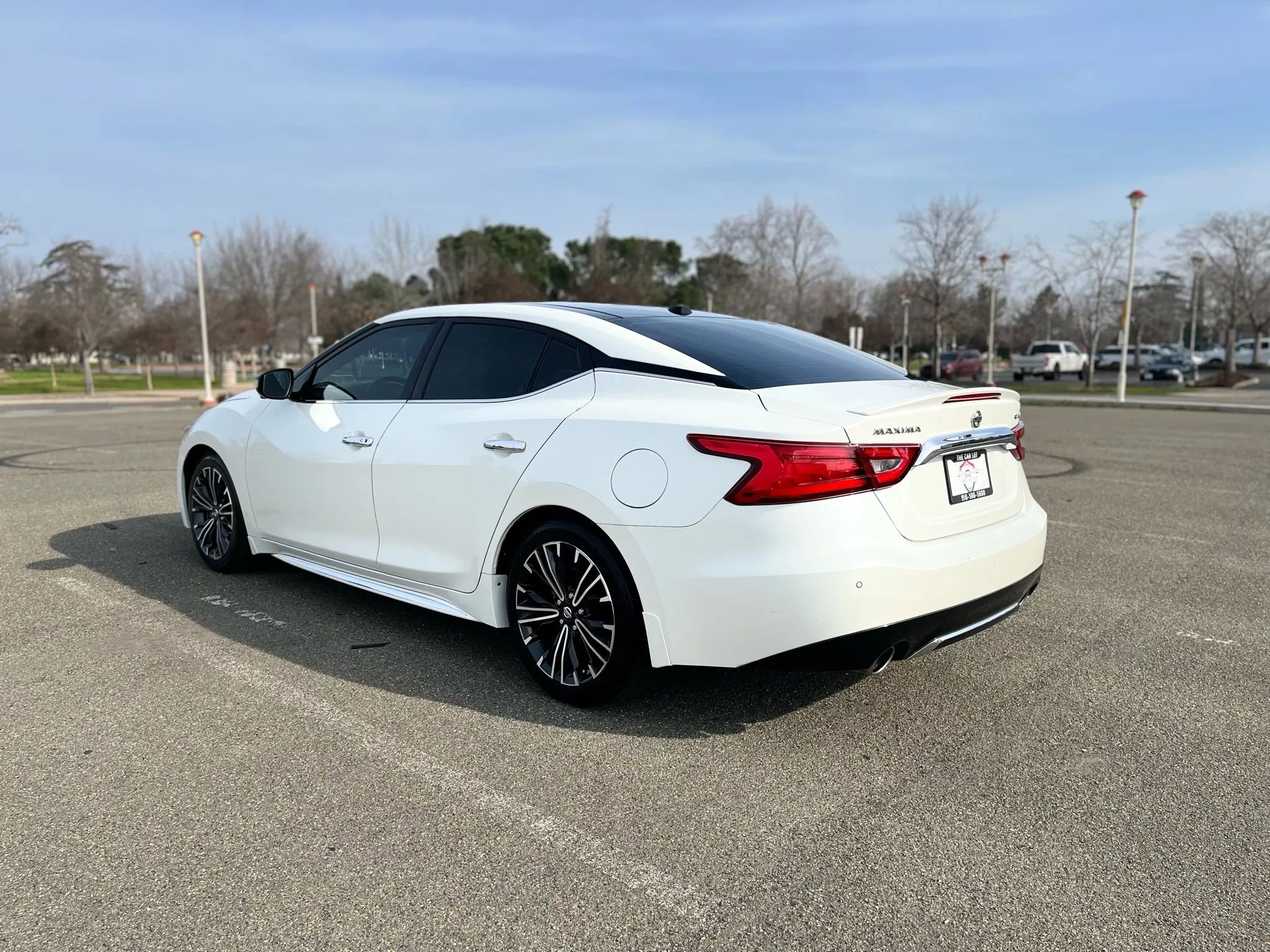 Used 2016 Nissan Maxima Platinum w/ Interior Lighting Package image 7