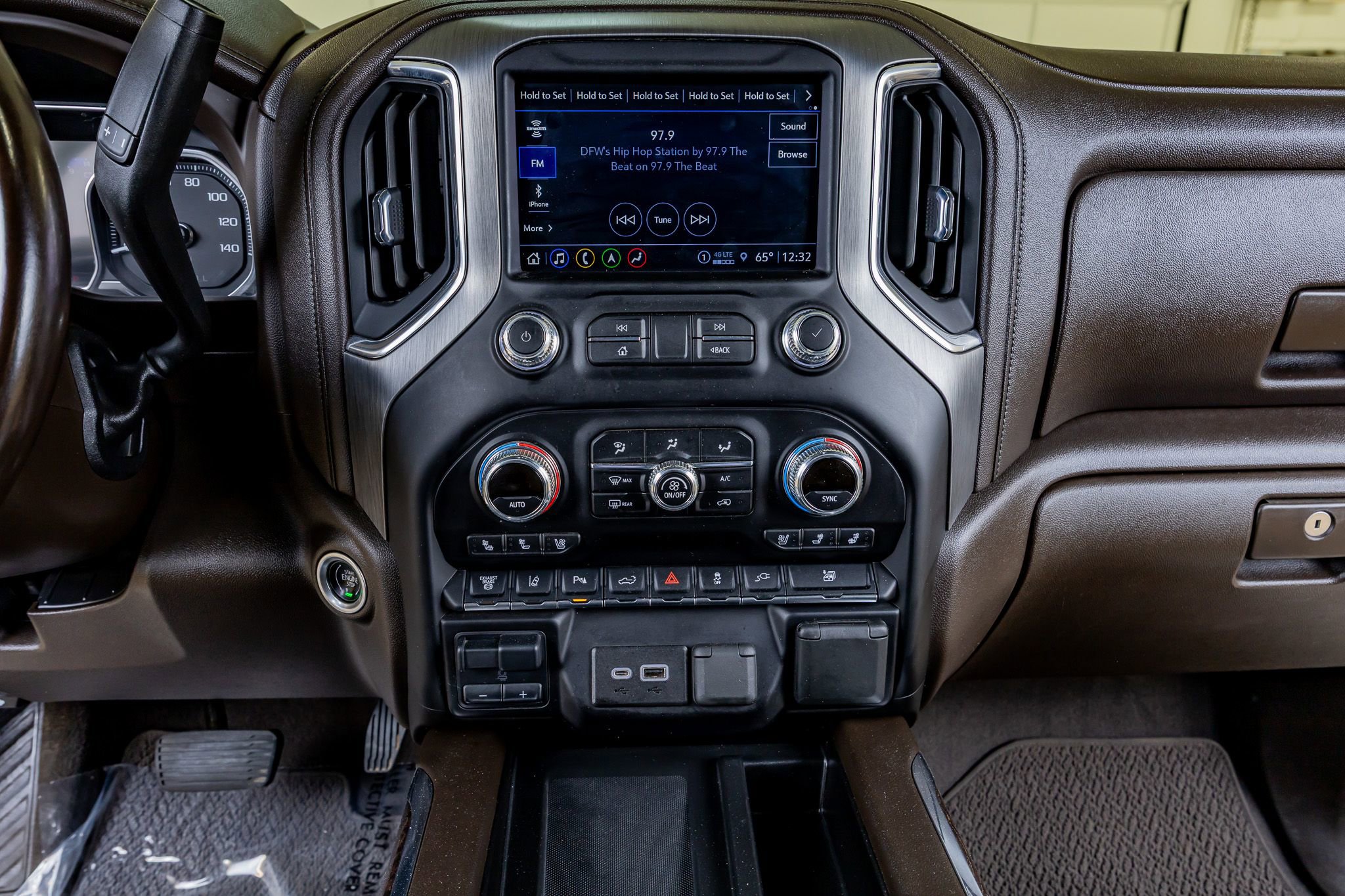 Used 2022 GMC Sierra 3500 Denali w/ Denali Ultimate Package AWD/4WD image 24