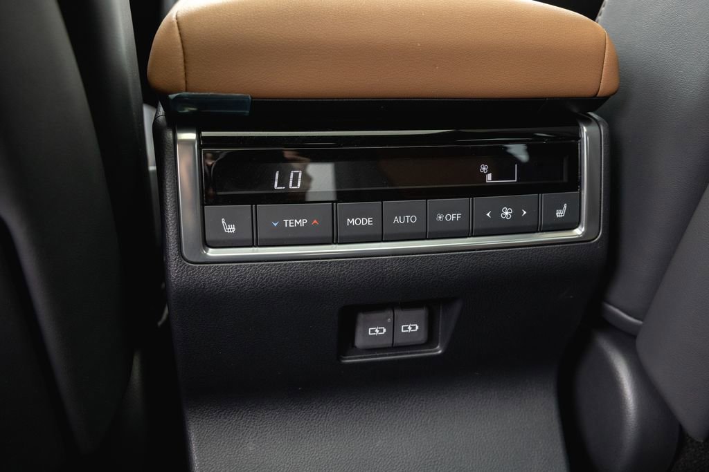 Used 2025 Lexus GX 550 w/ Accessory Package (Z1) AWD/4WD image 29