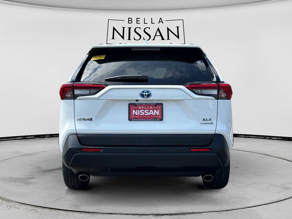 Used 2020 Toyota RAV4 XLE AWD/4WD image 4