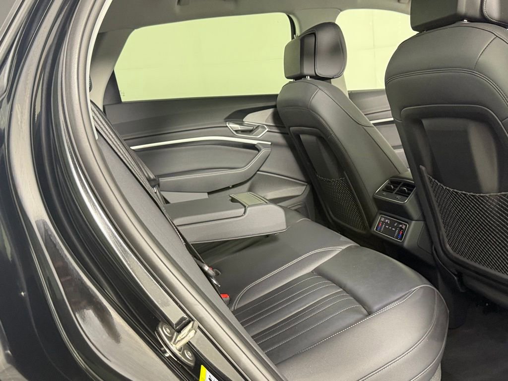 Used 2024 Audi Q8 e-tron Premium image 28