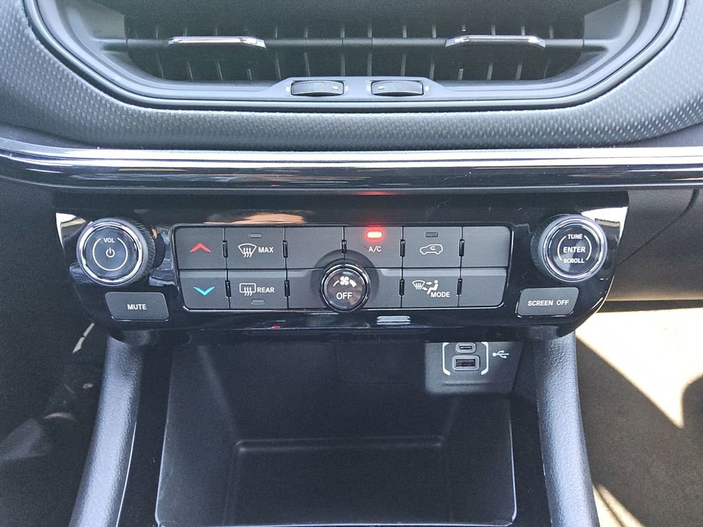 New 2026 Jeep Compass Latitude image 21