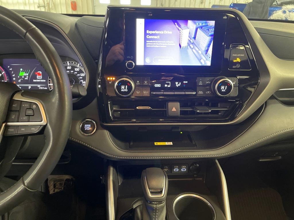 Used 2023 Toyota Highlander XLE image 17
