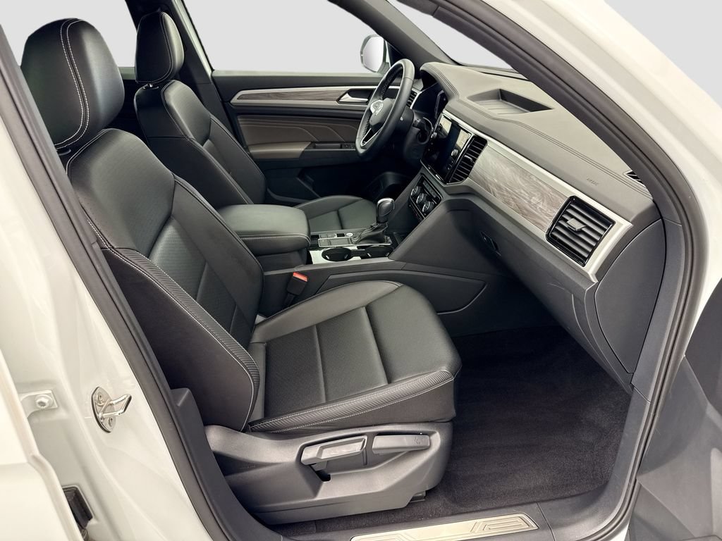 Certified 2023 Volkswagen Atlas Cross Sport SE w/ Panoramic Sunroof Package FWD image 18