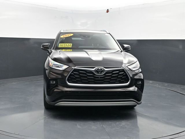 Used 2021 Toyota Highlander Platinum image 2