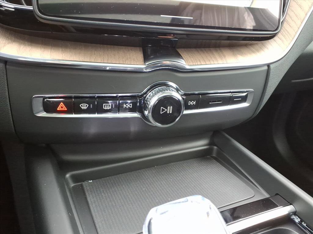 New 2026 Volvo XC60 B5 Ultra w/ Protection Package Premier image 8