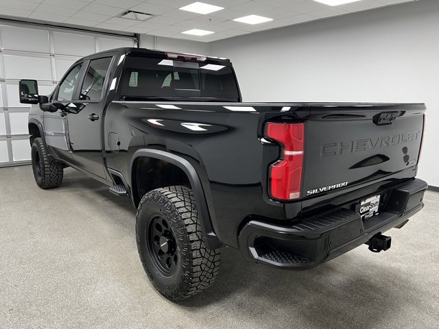 Used 2024 Chevrolet Silverado 2500 ZR2 w/ Technology Package image 8