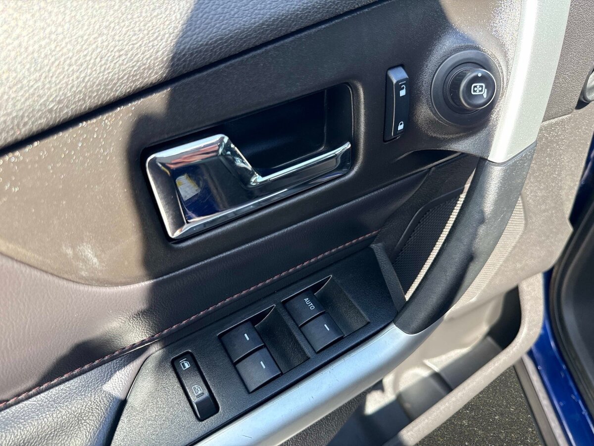 Used 2013 Ford Edge SEL FWD image 17
