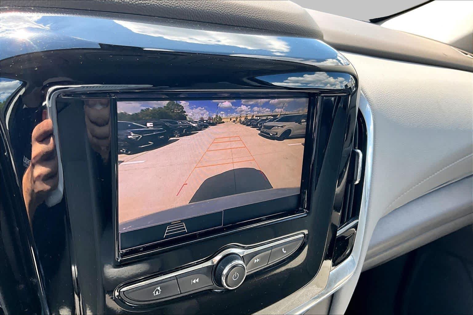 Used 2021 Chevrolet Traverse LT FWD image 25