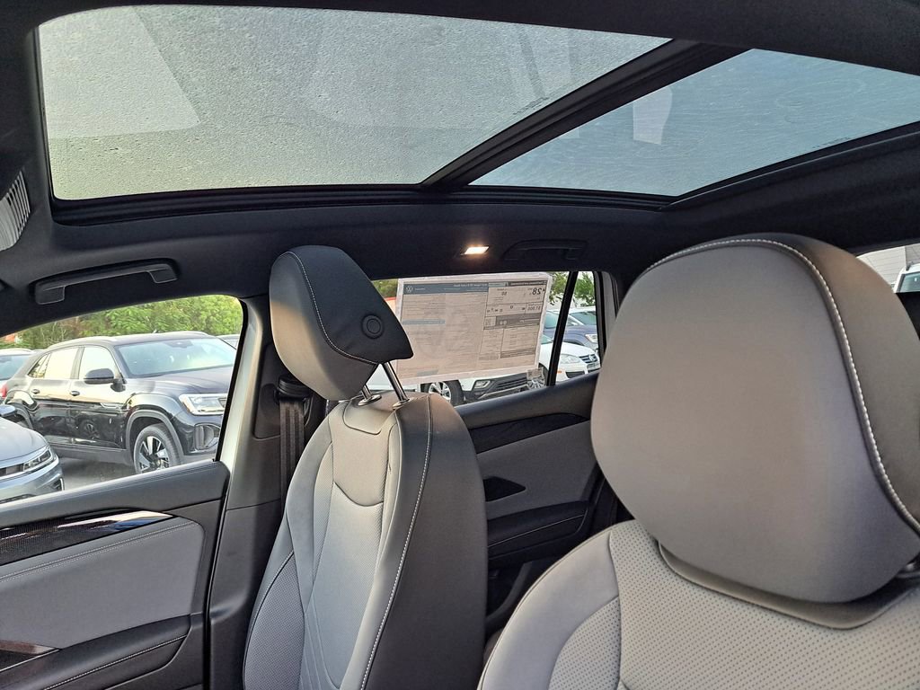 New 2026 Volkswagen Tiguan SE R-Line image 8