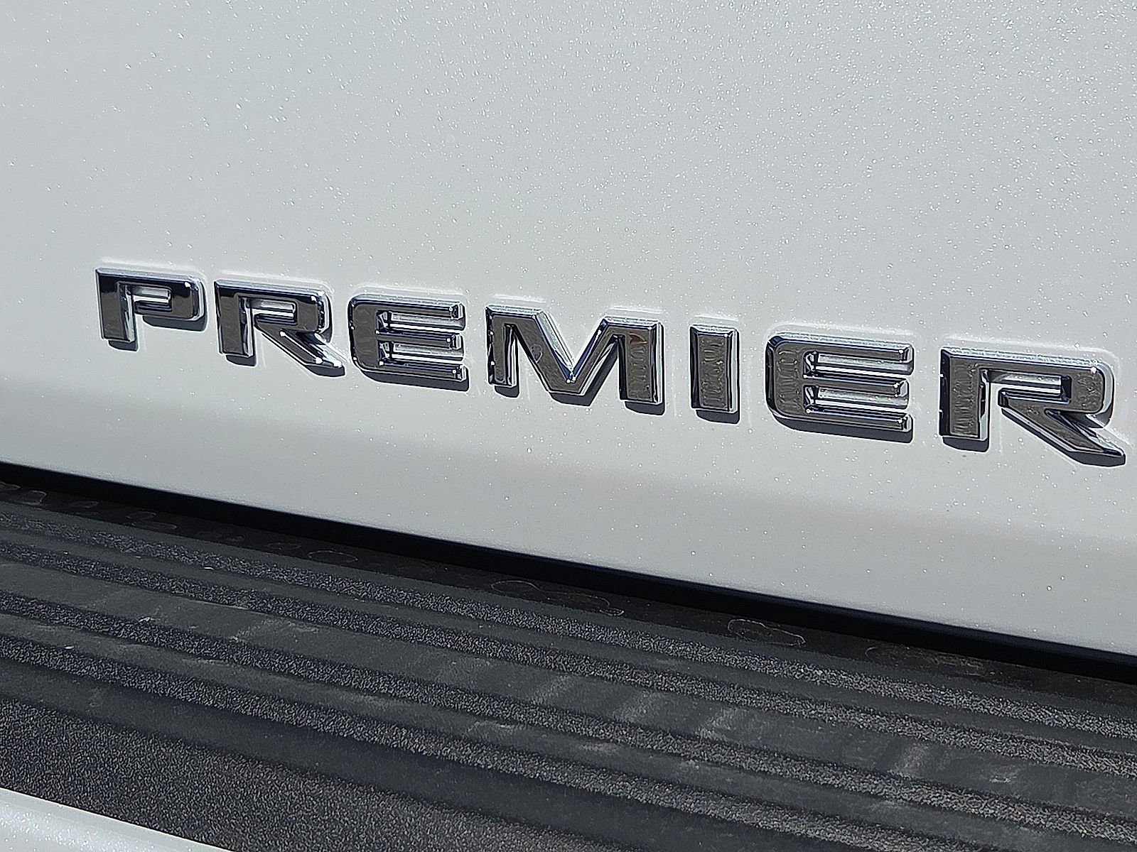 New 2026 Chevrolet Suburban Premier image 9