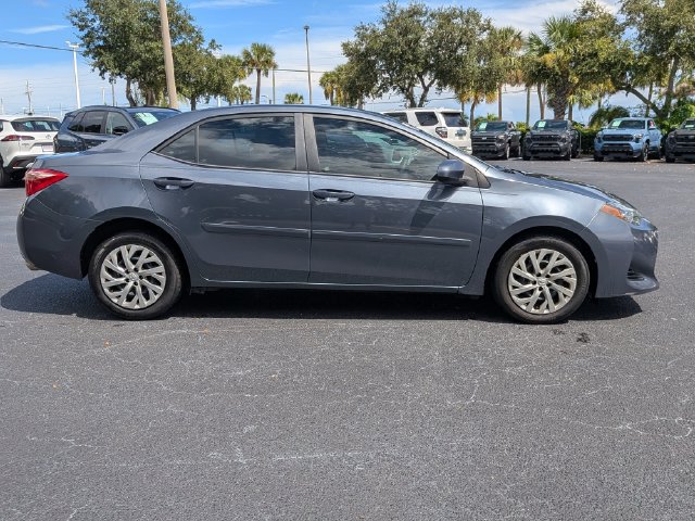 Used 2018 Toyota Corolla LE FWD image 2