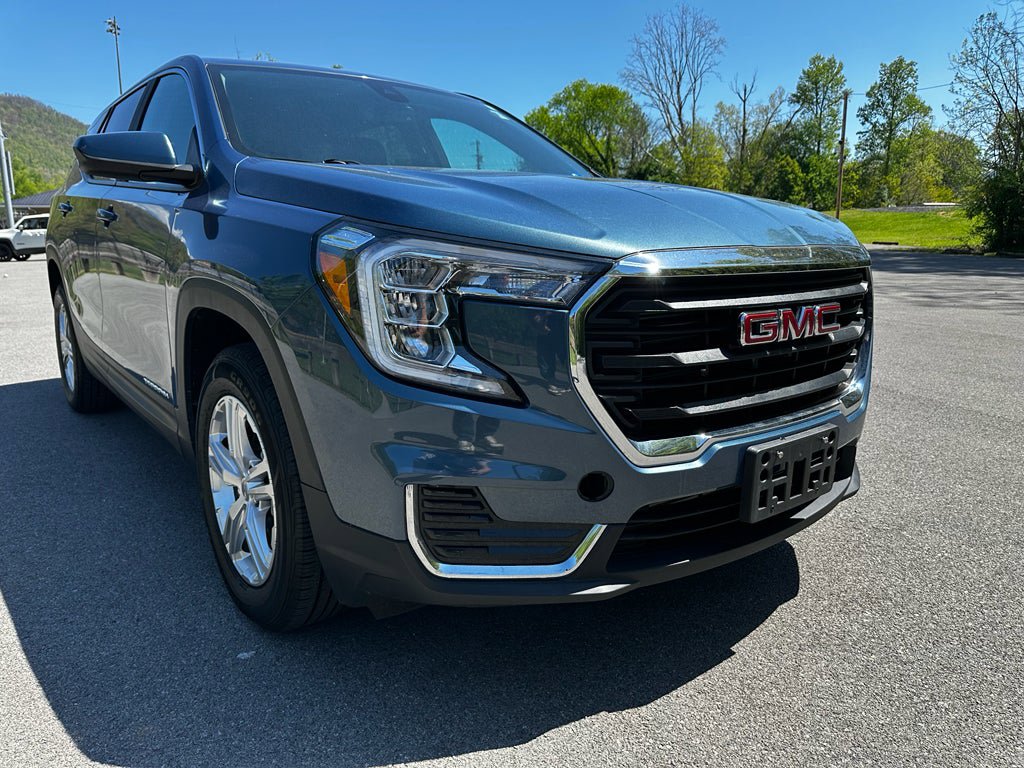 Used 2024 GMC Terrain SLE AWD/4WD image 1