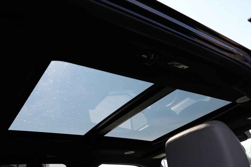 Used 2023 Ford F150 Lightning Platinum image 18