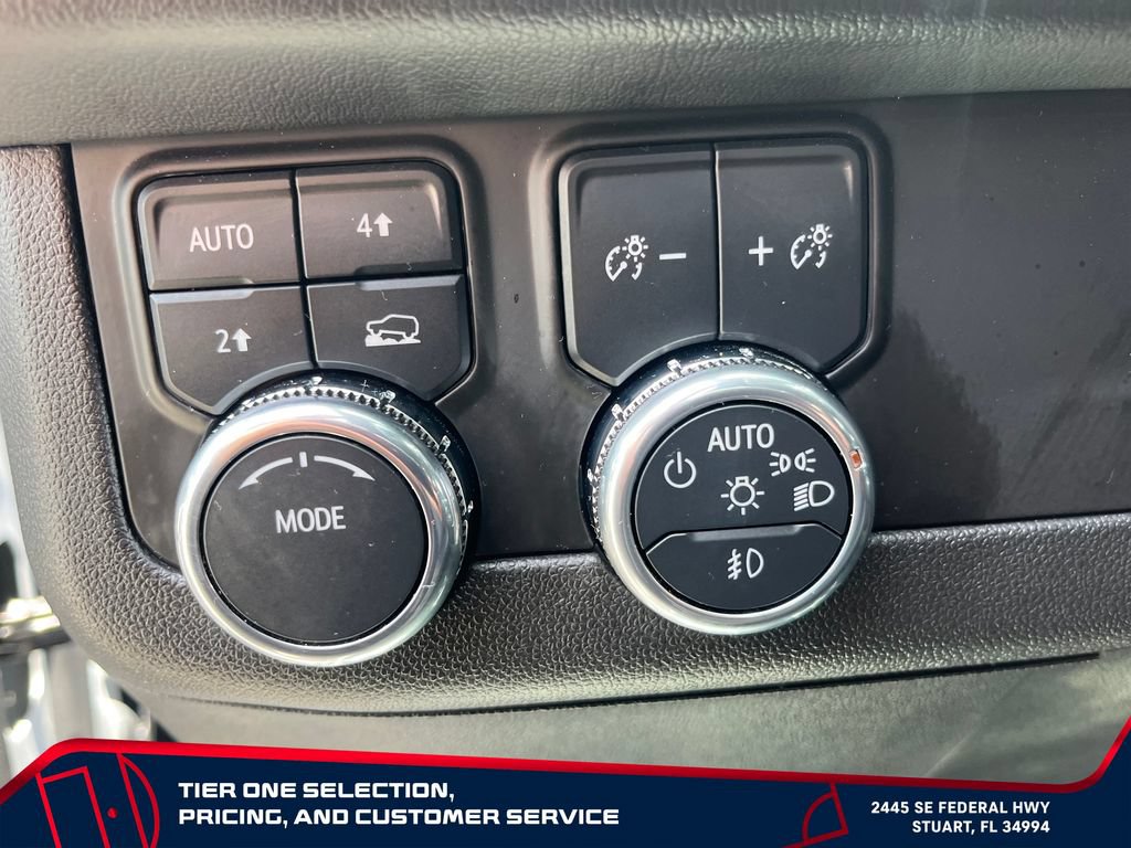 Used 2025 GMC Yukon Denali AWD/4WD image 14